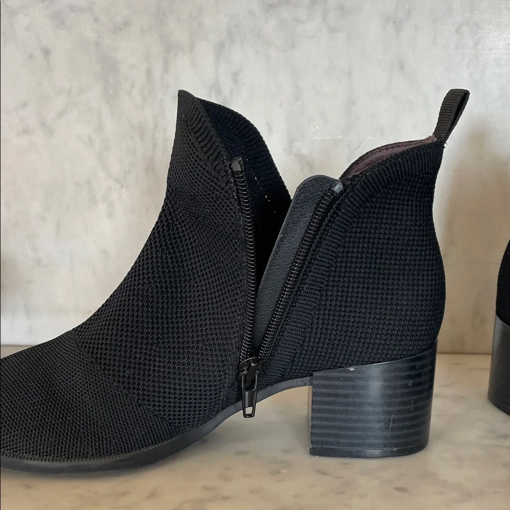 LIFE STRIDE Destined Black Ankle Boots Fabric Upper Zip Side